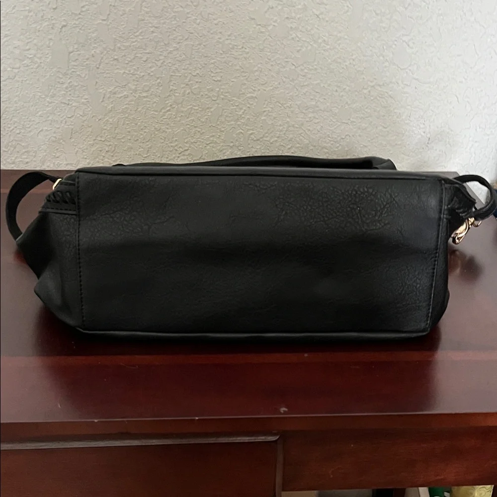 Chic Black Crossbody Bag with Tassel Detail - Picture 7 of 10